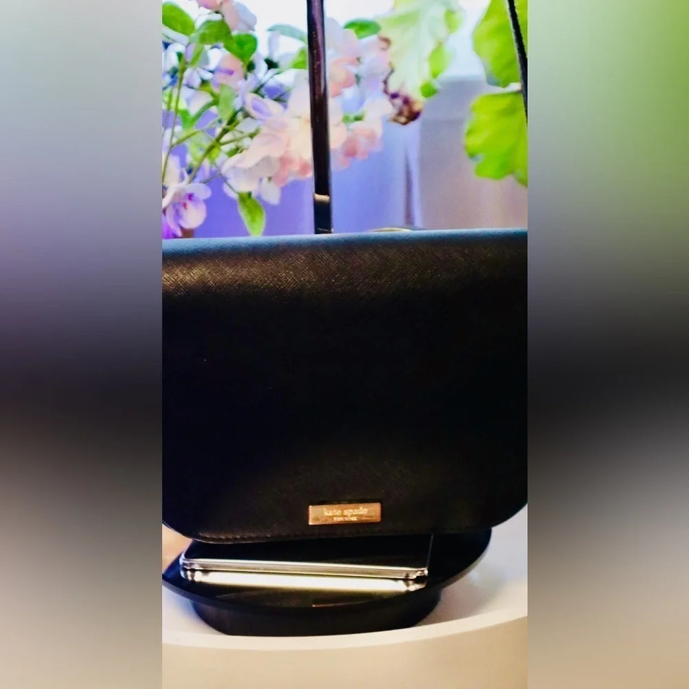 “Host Pick” VTG Kate Spade Safina leather Crossbody W/gold hardware